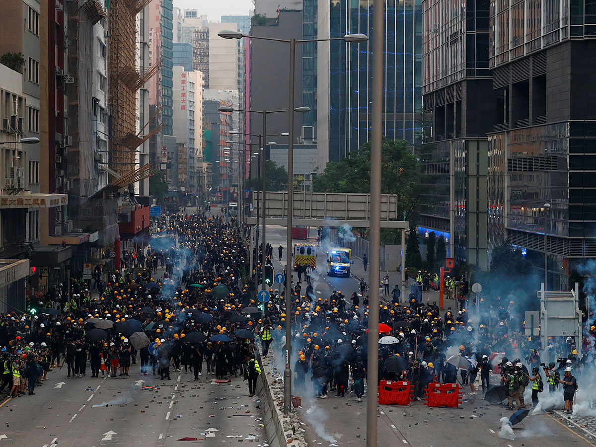 Protesters clash with police in Ngau Tau Kok in Hong Kong, China, on 24 August 2019. Photo: Reuters