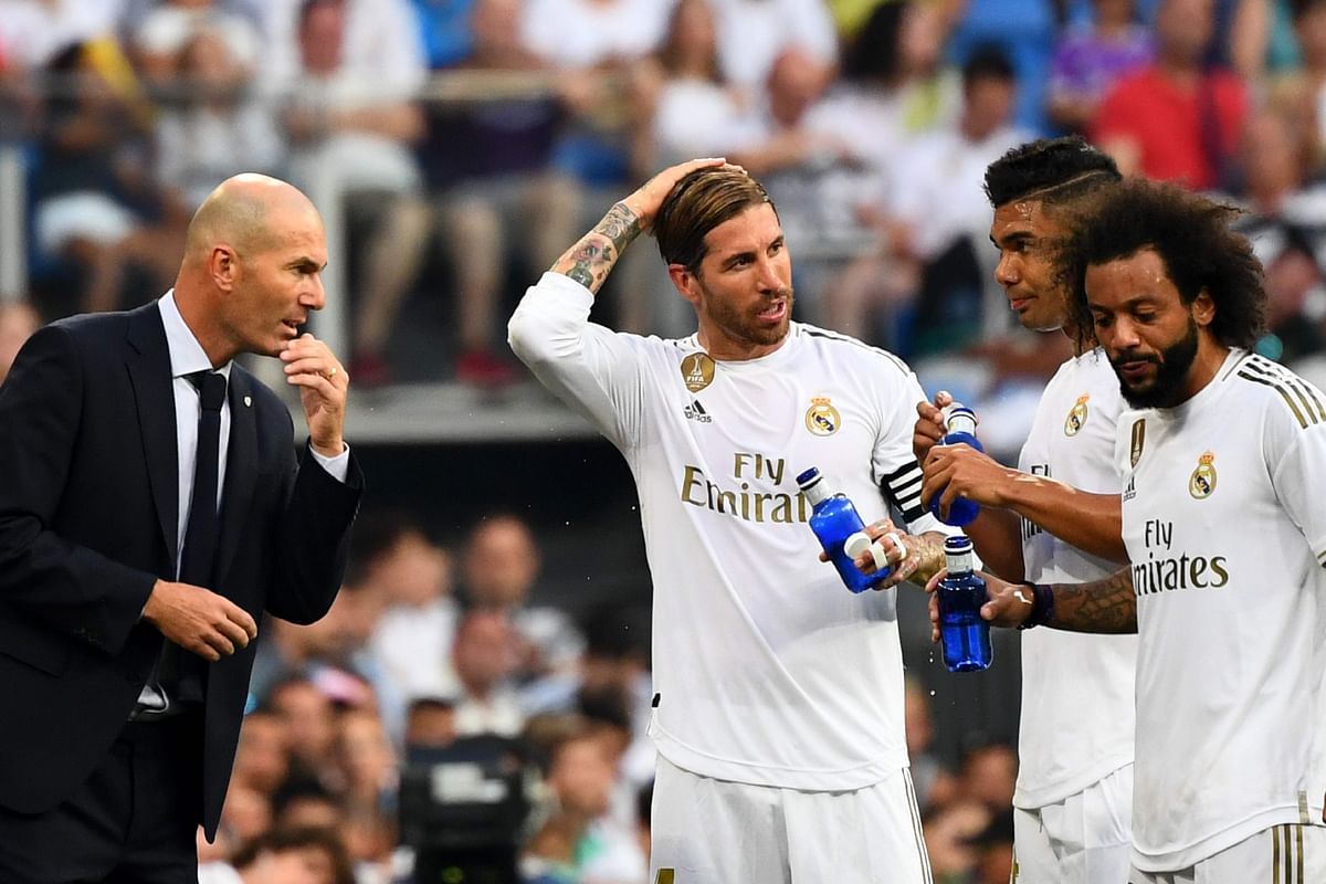 Real Madrid`s French coach Zinedine Zidane (L) talks to Real Madrid`s Spanish defender Sergio Ramos, Real Madrid`s Brazilian midfielder Casemiro and Real Madrid`s Brazilian defender Marcelo during the Spanish League football match between Real Madrid and Real Valladolid at the Santiago Bernabeu stadium in Madrid on 24 August 2019. Photo: AFP