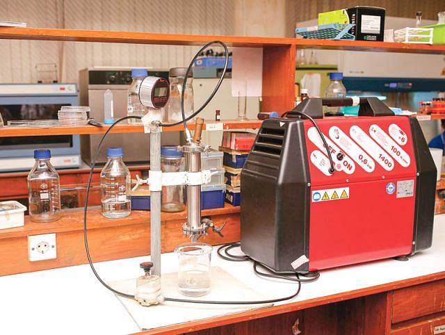 The filter is tested in the lab of microbiology department of Dhaka University. Photo: Prothom Alo