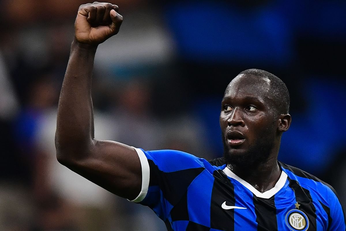 Inter Milan`s Belgian forward Romelu Lukaku acknowledges the public at the end of the Italian Serie A football match Inter Milan vs US Lecce on 26 August 2019 at the San Siro stadium in Milan. Photo: AFP