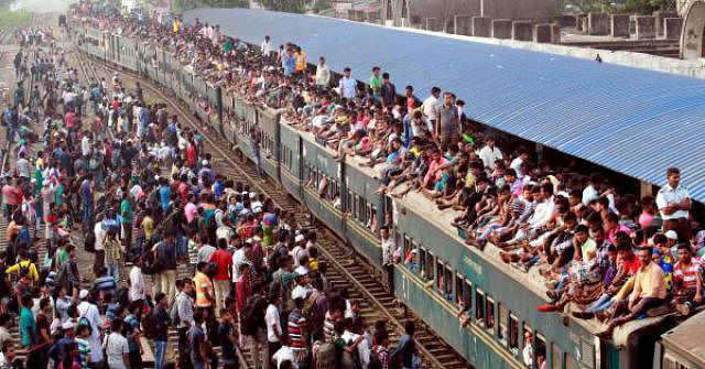 Authorities to take stern action against those travelling on train roofs from 1 September. Prothom Alo File Photo