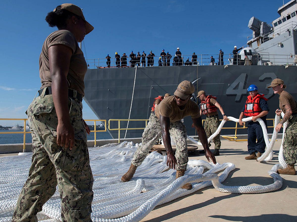 Sailors assigned to Naval Station Mayport lay down mooring lines as the amphibious dock landing ship USS Ft. McHenry is moved in preparation for Hurricane Dorian at Naval Station Mayport, in Jacksonville Florida, US in this 29 August 2019 handout photo. Photo: Reuters