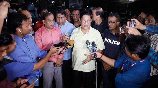 Dhaka Metropolitan Police commissioner Asaduzzaman Mia talks to media after visiting the spot of bomb attack in Science Lab intersection area, Dhaka on Saturday night. Photo: Tanvir Ahmed