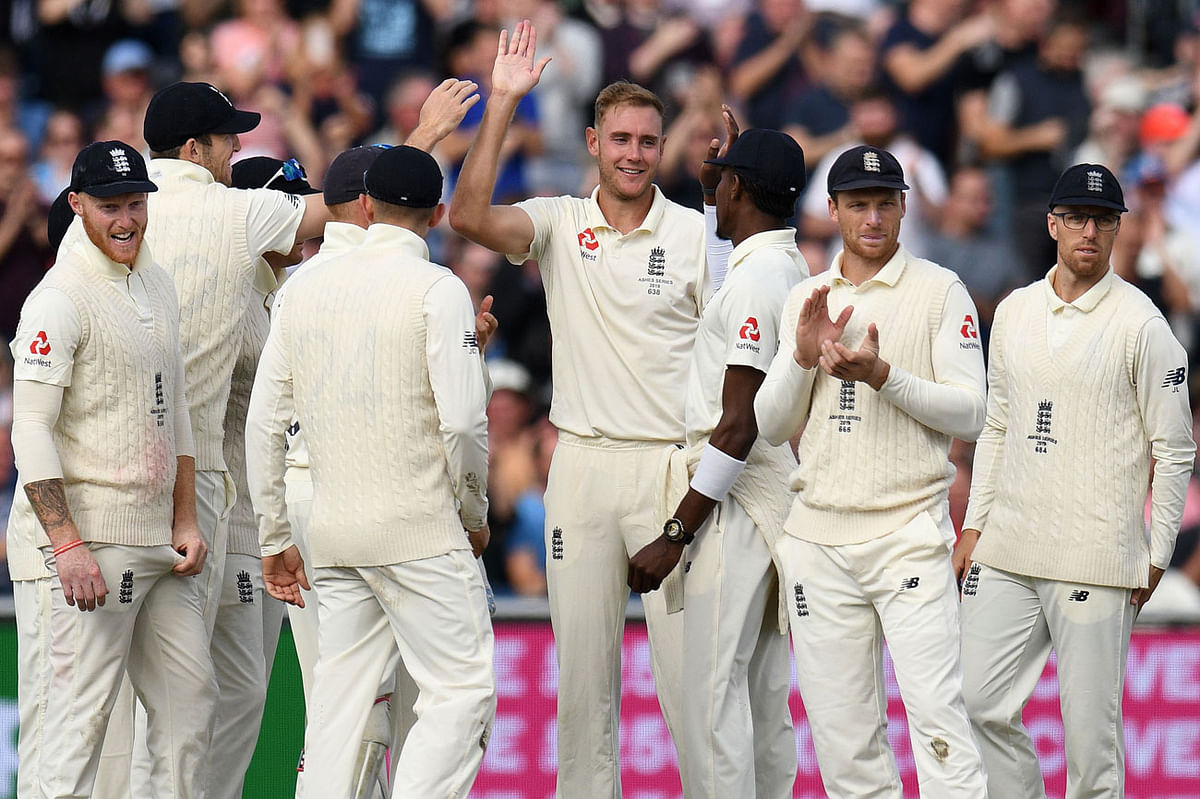 England`s Stuart Broad (C) celebrates with team mates after taking the wicket of Australia`s Marcus Harris (unseen) during the fourth day of the fourth Ashes cricket Test match between England and Australia at Old Trafford in Manchester, north-west England on September 7, 2019. Photo: AFP