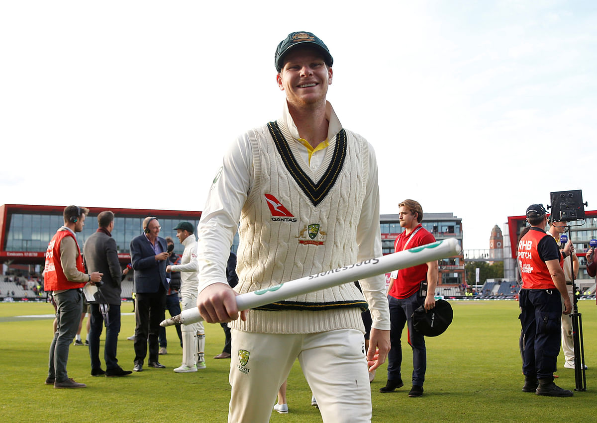 Australia`s Steve Smith celebrates wining the match and retaining the Ashes. Photo: Reuters