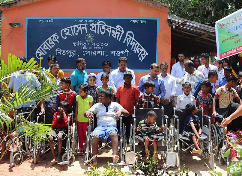 Teachers and students of Mobarak Hossain School for Disabled Children pose for the camera. Photo: Prothom Alo