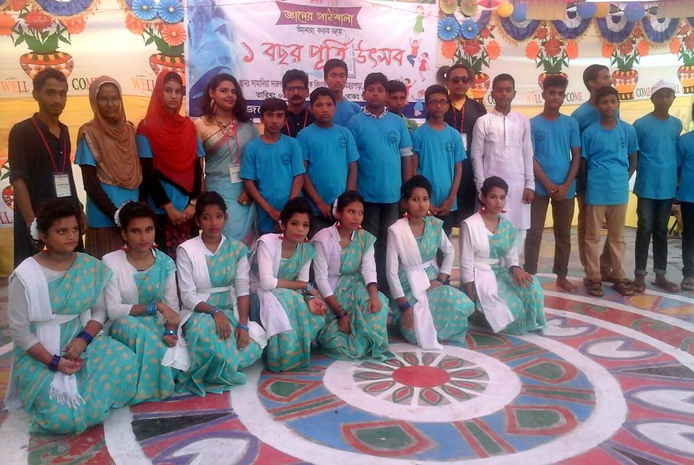 Teachers and organisers of `Gyaner Pathshala` stand on the stage with the participants in the celebration of the first anniversary of the school. Photo Prothom Alo