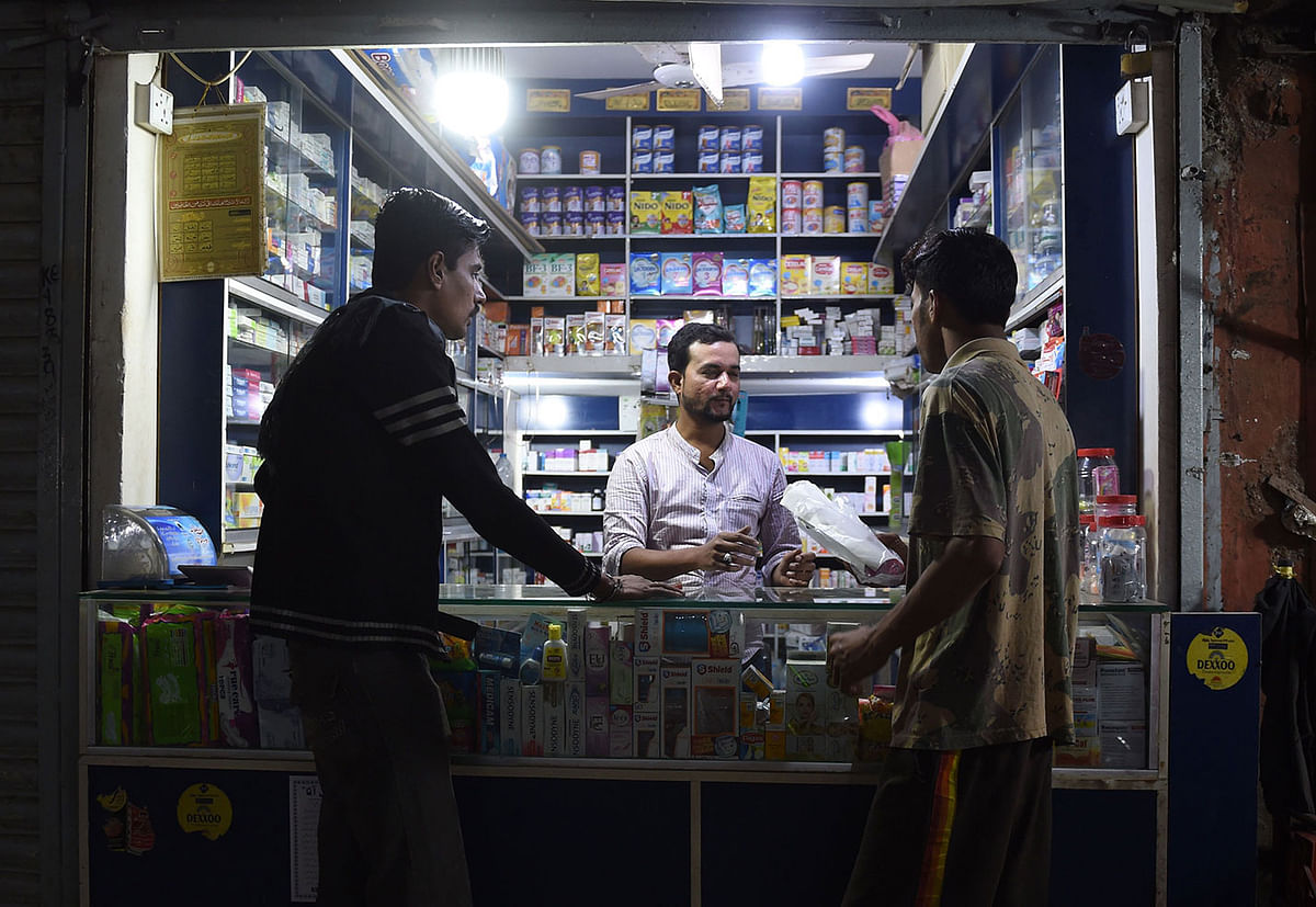 In this picture taken on 9 January 2019, a Pakistani man buys a sanitary pad from a shop in Karachi. Photo: AFP
