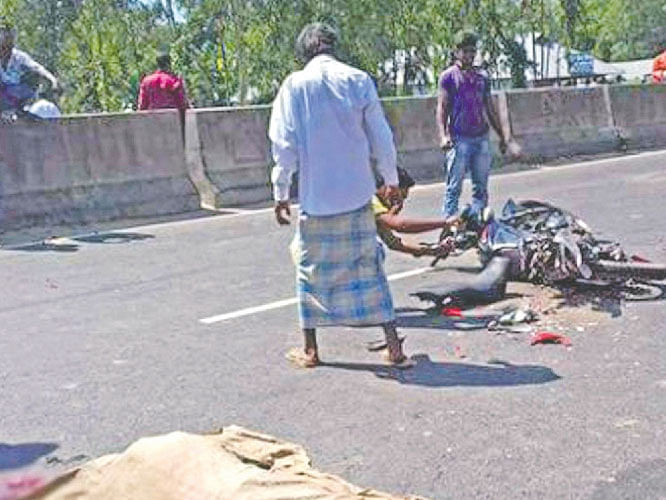 The motorcycle, hit by a bus and killed its three riders, on Dhaka-Chattogram highway in Sadar Dakkhin upazila of Cumilla on 15 September, 2019. Photo: Collected