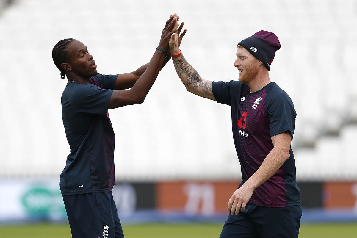 England`s Jofra Archer (L) and England`s Ben Stokes attend a training session at The Oval in London on 11 September 2019, on the eve of the start of the fifth and final Ashes cricket Test match between England and Australia. Photo: AFP