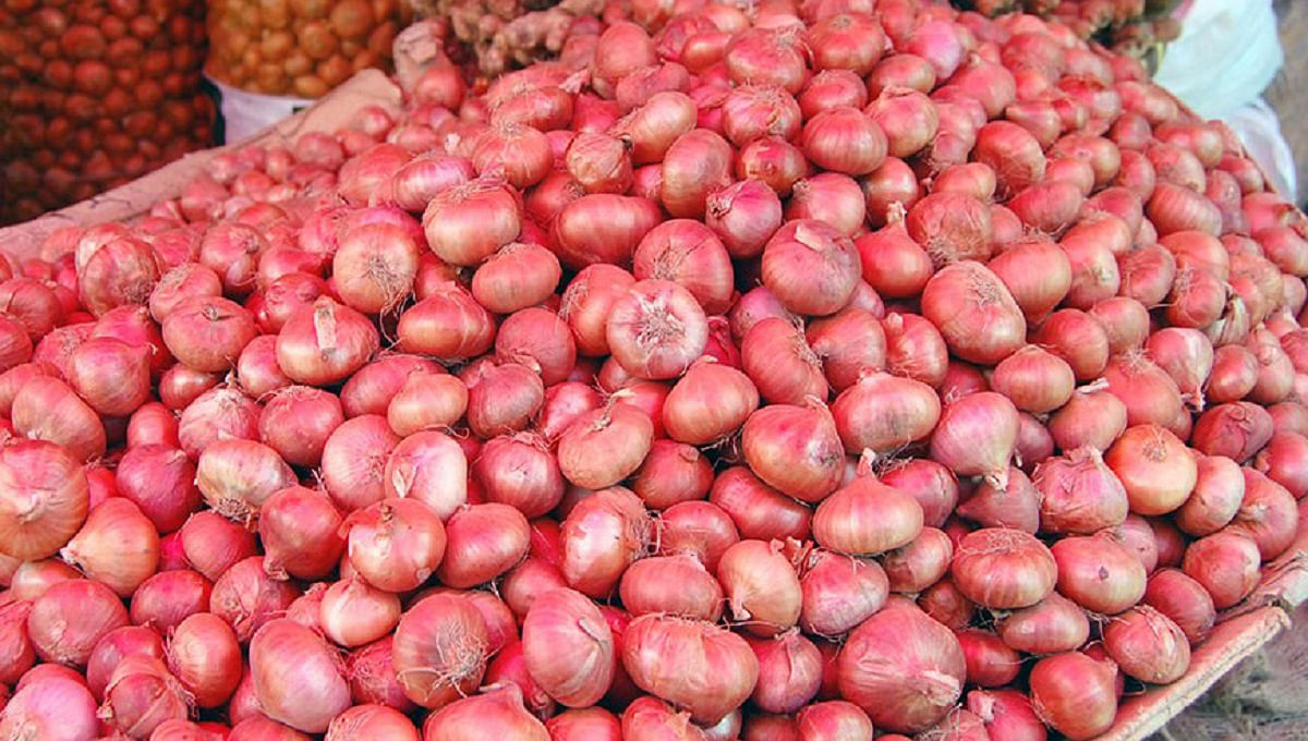 Onion price to come down soon, hopes commerce secretary. UNB File Photo
