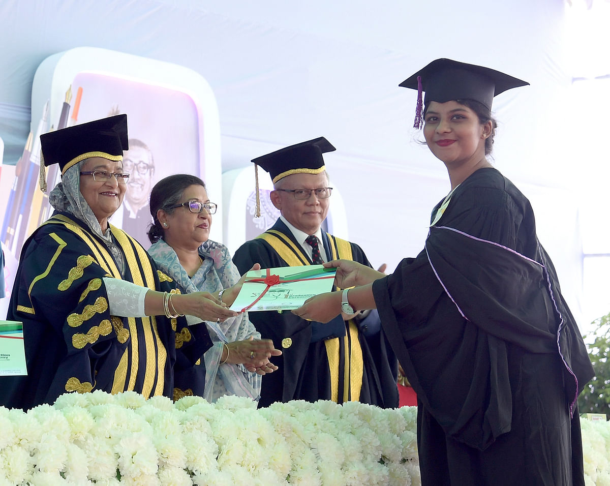Prime minister Sheikh Hasina hands over a certificate to a graduate of the Sheikh Fazilatunnesa Mujib Memorial KPJ Specialised Hospital in Kashimpur of Gazipur on Wednesday. Photo: PID