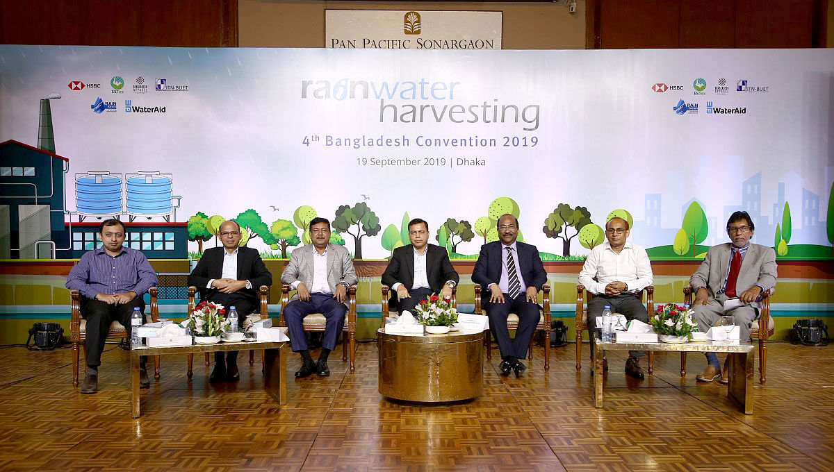 The experts at the 4th Rainwater Harvesting Convention at a Dhaka hotel on Thursday. Photo: UNB