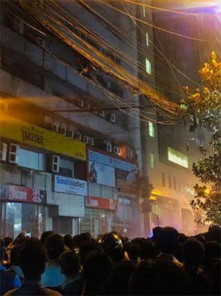 The fire originates on the 2nd floor of Abedin Tower, opposite to FR Tower, on Thursday night. Photo: Collected