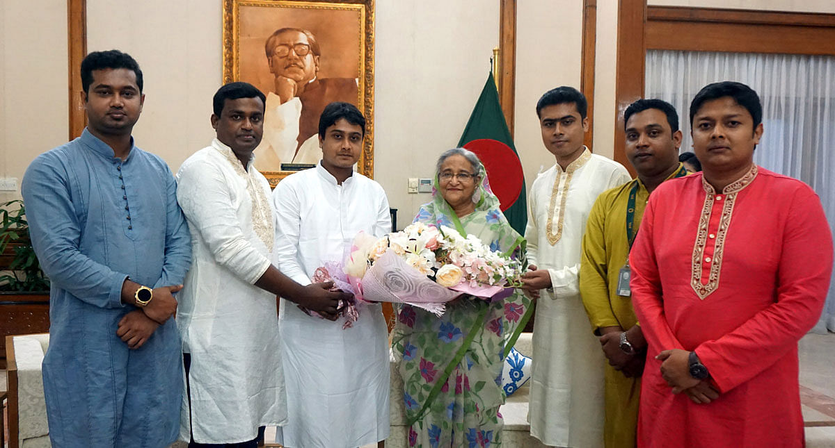 A Bangladesh Chhatra League delegation, led by newly appointed acting president Al Nahean Khan Joy and general secretary Lekhak Bhattacharjee, called on prime minister Sheikh Hasina at her Ganabhaban residence in Dhaka on Thursday evening. Photo: PID