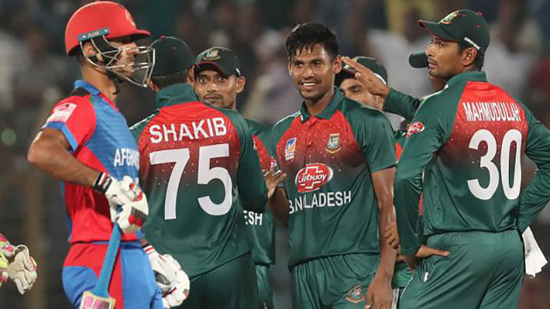 Mustafizur Rahman with his teammates celebrates after taking a wicket in Chattogram on 21 September, 2019. Photo: Prothom Alo