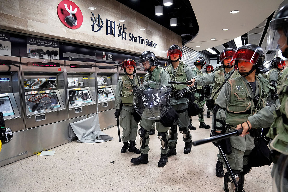 Police officers walk at Sha Tin Station in Hong Kong, China 22 September, 2019. Photo: Reuters