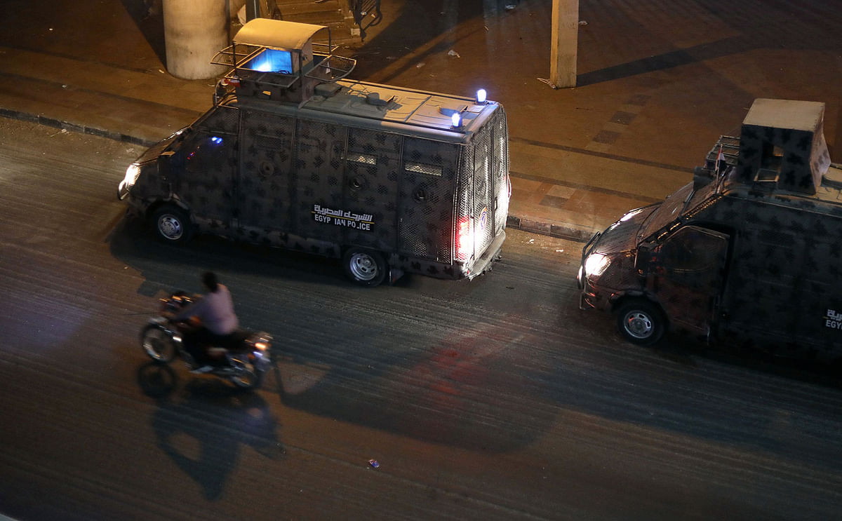 Police vehicles are seen in central Cairo as protesters gather shouting anti-government slogans in Cairo, Egypt 21 September, 2019. Photo: Reuters