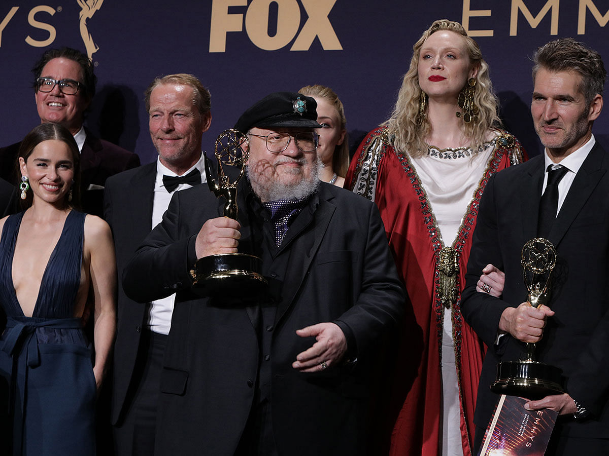 George RR Martin (C) and the cast and crew of `Game of Thrones` pose backstage with their award for Outstanding Drama Series at Emmy Awards in Los Angeles, California, US, 22 September, 2019. Photo: Reuters