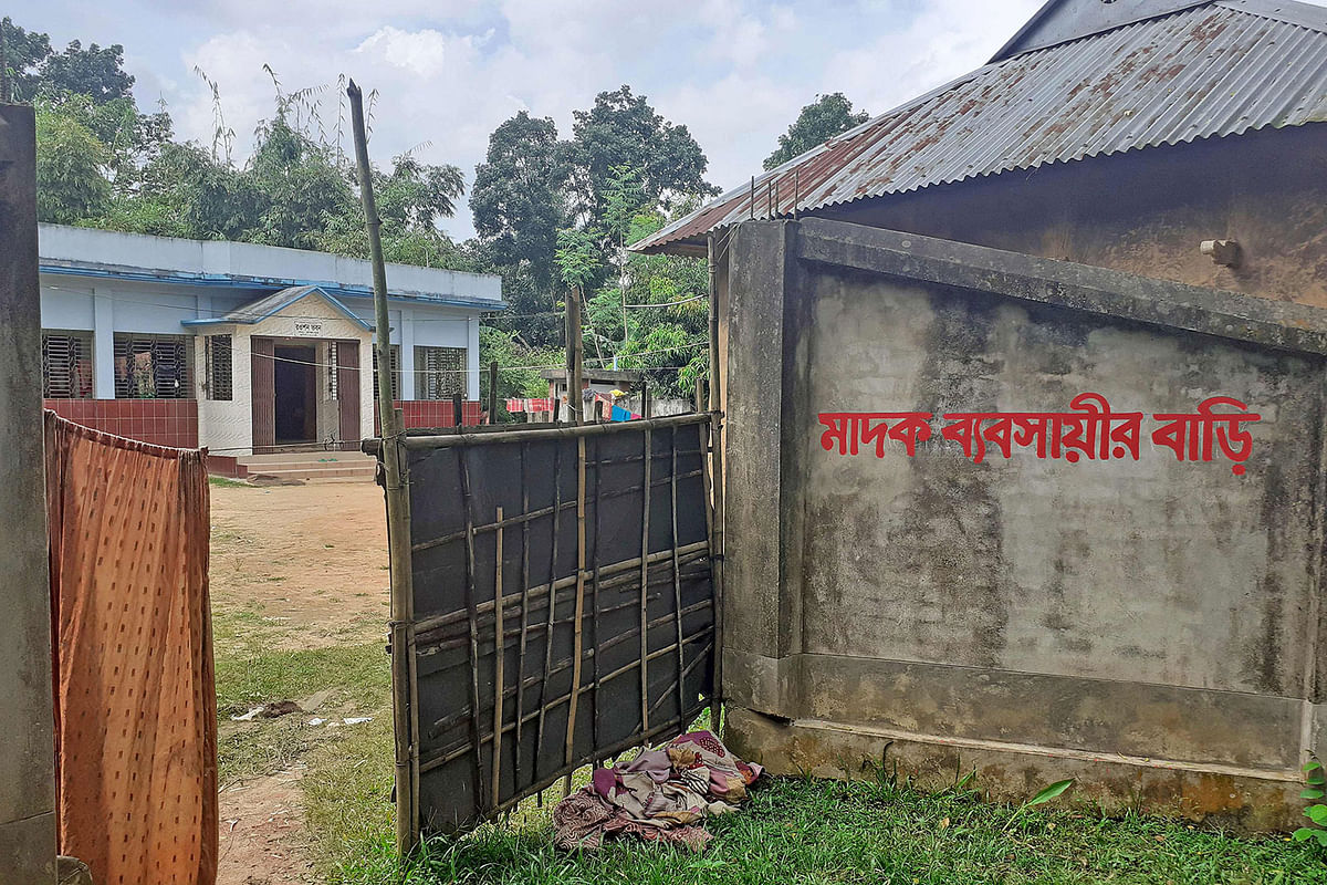 In this photo take on 23 September, 2019 shows Bangladesh border guards marking with red paint the phrase `House of yaba trafficker` -- referring to cheap methamphetamine pills -- on a home allegedly belonging to a suspected drug trafficker in Akhaura. Photo: AFP