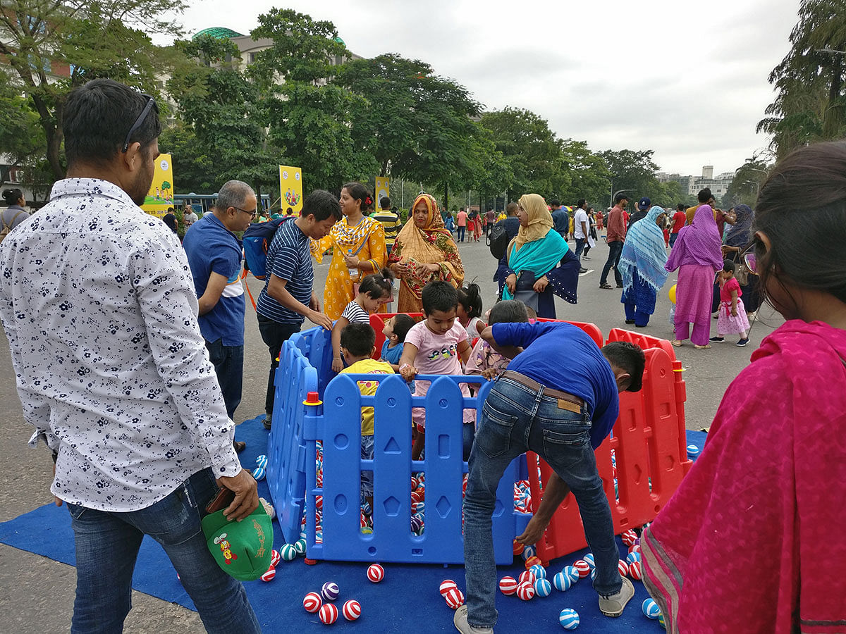 Children play on car free street at Manik Mia Avenue on 6 September. Photo: Shameem Reza