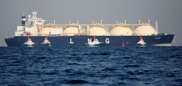 A liquefied natural gas (LNG) tanker is tugged towards a thermal power station in Futtsu, east of Tokyo, Japan on 13 November 2017