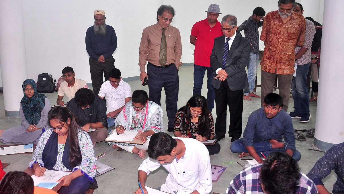 Dhaka University vice-chancellor Md Akhtaruzzaman with others visits an examination centre of DU Cha Unit’s drawing test on 28 September, 2019. Photo: UNB.