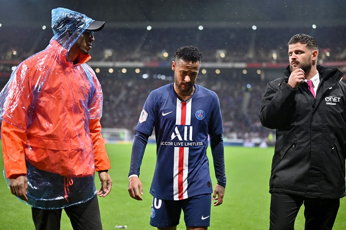 Paris Saint-Germain`s Brazilian forward Neymar prepares to take a corner kick during the French L1 football match between Olympique Lyonnais (OL) and Paris Saint-Germain (PSG) at the Groupama stadium on 22 September 2019 in Decines-Charpieu, near Lyon. Photo: AFP