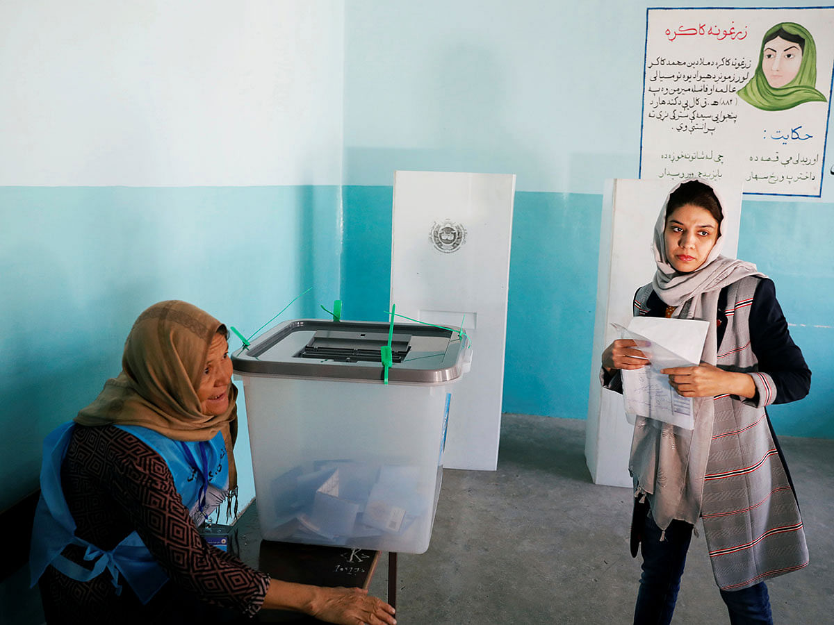 An Afghan woman arrives to cast her vote in the presidential election in Kabul, Afghanistan on 28 September 2019. Photo: Reuters