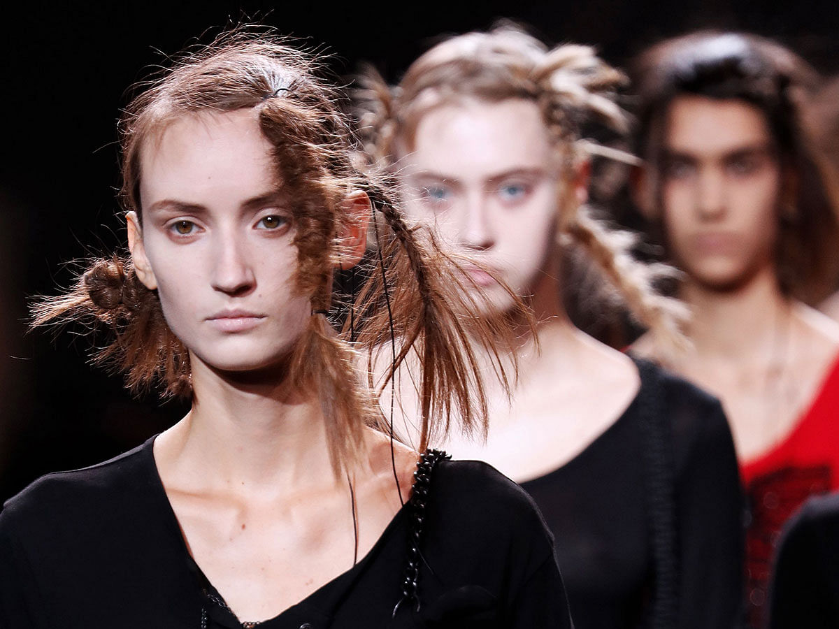 Modems present creations by Yohji Yamamoto during the Women`s Spring-Summer 2020 Ready-to-Wear collection fashion show, in Paris on 27 September 2019. Photo: AFP