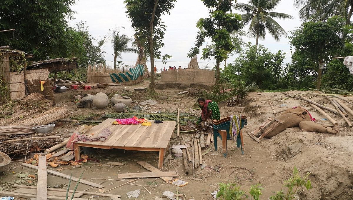 200 Rajbari families lose homesteads to Padma. Photo: UNB