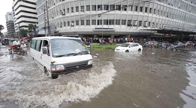 The most of the area in the capital was inundated in 47 millimeter rain on Tuesday afternoon. Photo: Prothom Alo