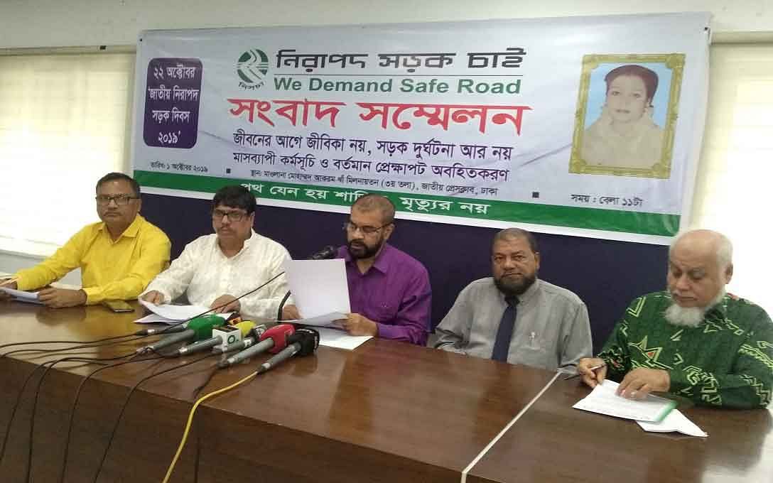 Ilias Kanchan, founder and chairman of Nischa, addresses a press conference at the National Press Club in Dhaka on Tuesday. Photo: UNB