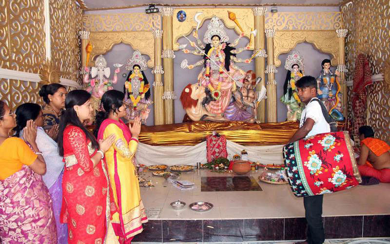 Devotees gather at a Puja mandap during the Durga Puja festival. Prothom Alo File Photo