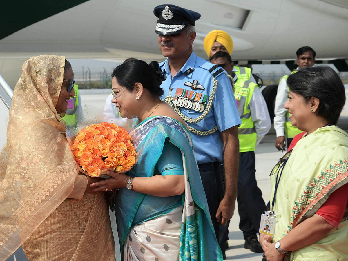 India’s state minister for child and women development Deboshree Chudri and Indian High Commissioner to Bangladesh Riva Ganguly Das receive prime minister Sheikh Hasina at Palam Air Force Station, New Delhi, India on Thursday. Photo: PID