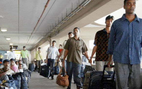 Bangladeshi workers arriving at Hazrat Shahjalal International airport in in Dhaka from Saudi Arabia. UNB file photo