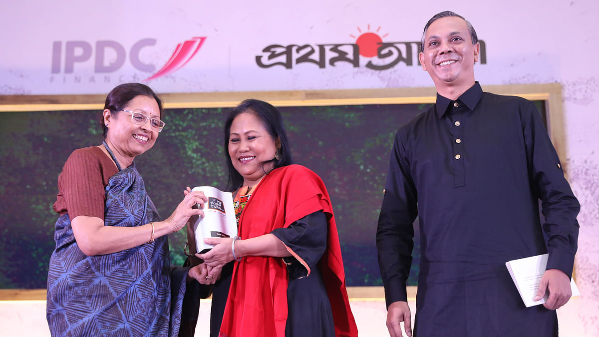 Former head teacher of Rangamati Government High School Nirupa Dewan got award. Artist Kanak Chapa Chakma receives award on her behalf. Photo: Prothom Alo.