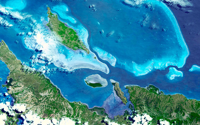 In this image, taken by NASA`s Terra spacecraft, six marine clusters represent the main diversity of coral reefs and associated ecosystems in the French Pacific Ocean archipelago of New Caledonia. Photo: rawpixel.com / NASA (Source)