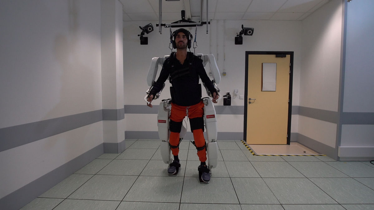 A patient with tetraplegia walks using an exoskeleton in Grenoble, France, in February 2019, in this still image taken from a video handout. Photo: Reuters