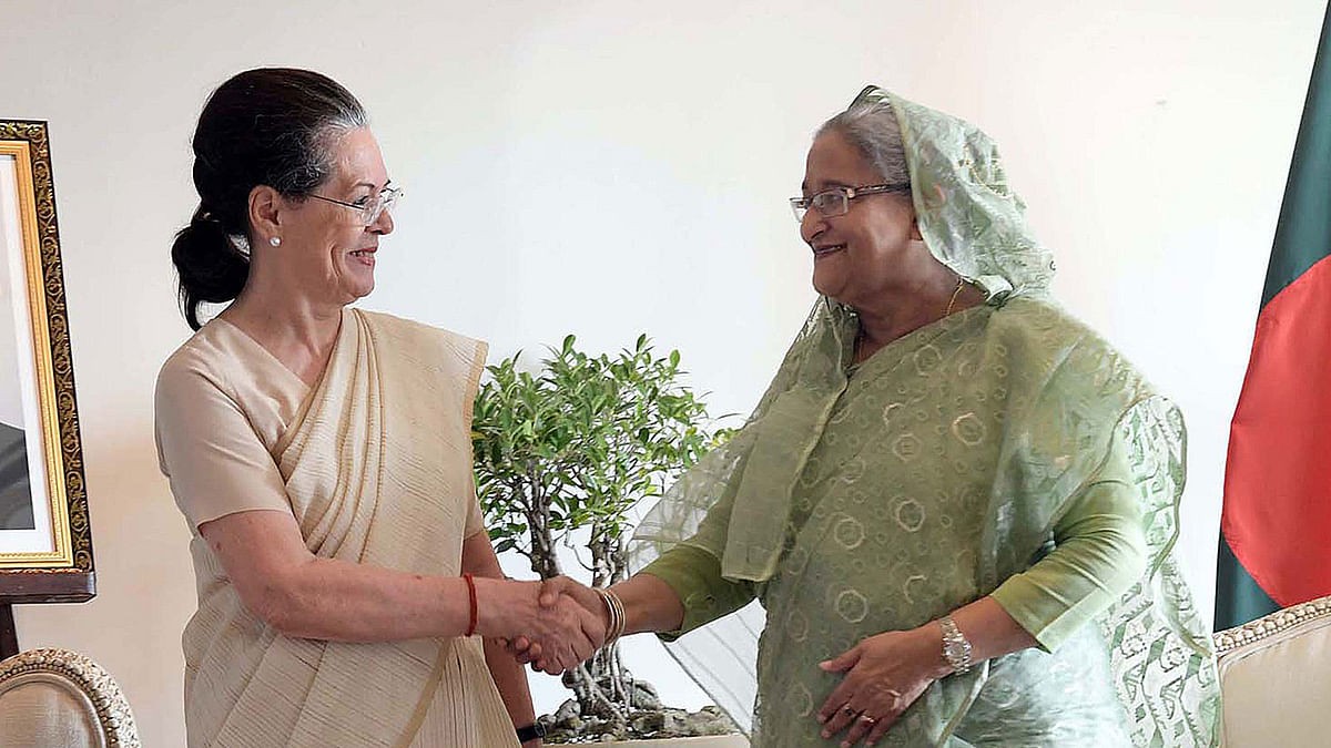 Indian National Congress president Sonia Gandhi meets prime minister Sheikh Hasina a tthe PM`s place of residence, Taj Mahal Hotel on Sunday. Photo: UNB