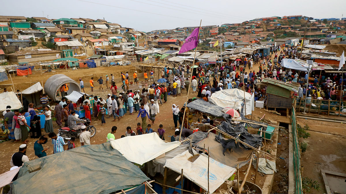 Rohingya refugees gather at a market inside a refugee camp in Cox`s Bazar. Photo: Reuters