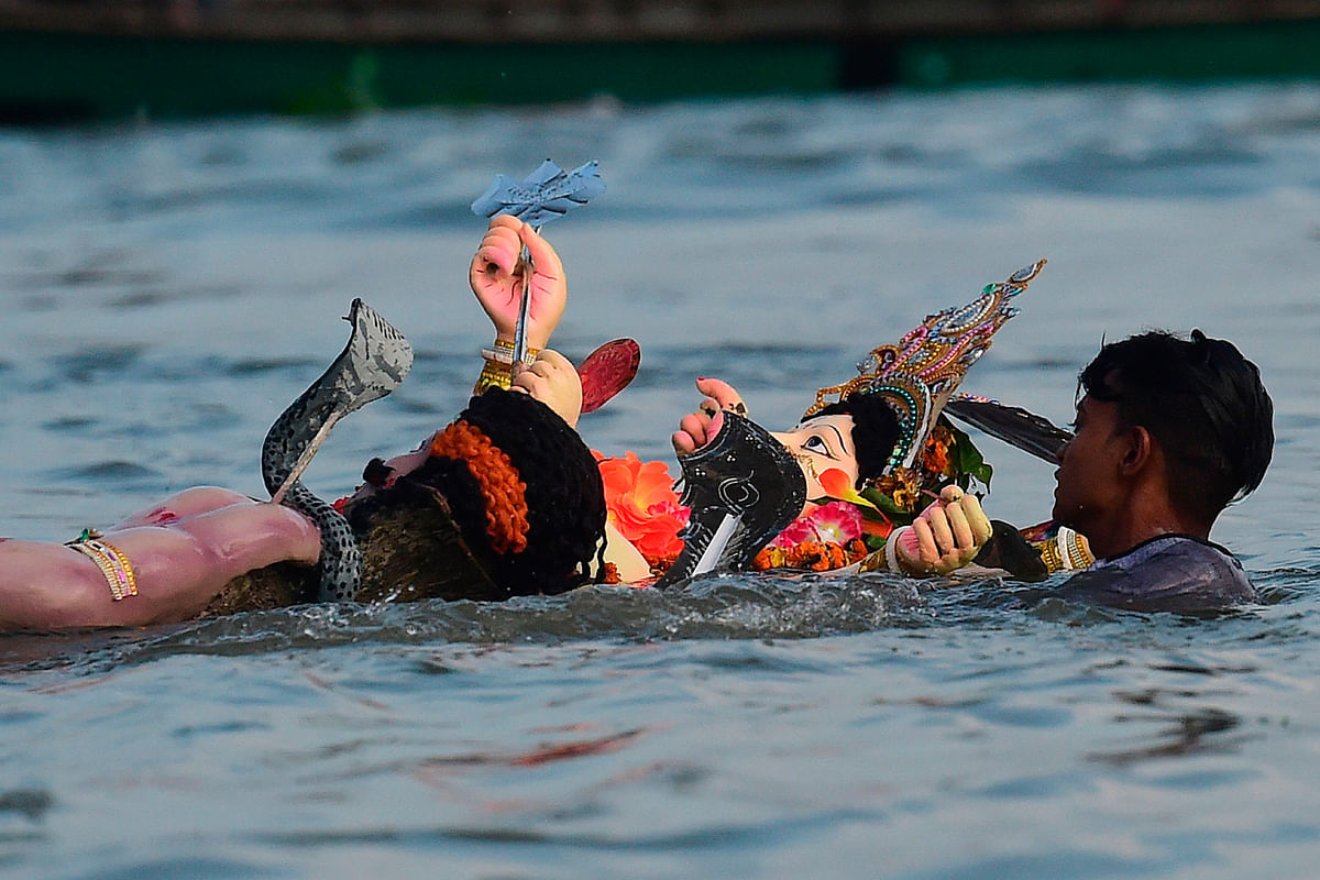Hindu devotees submerge a clay idol of the Hindu goddess Durga on the final day of the Durga Puja festival in Dhaka on 8 October 2018. Photo: AFP