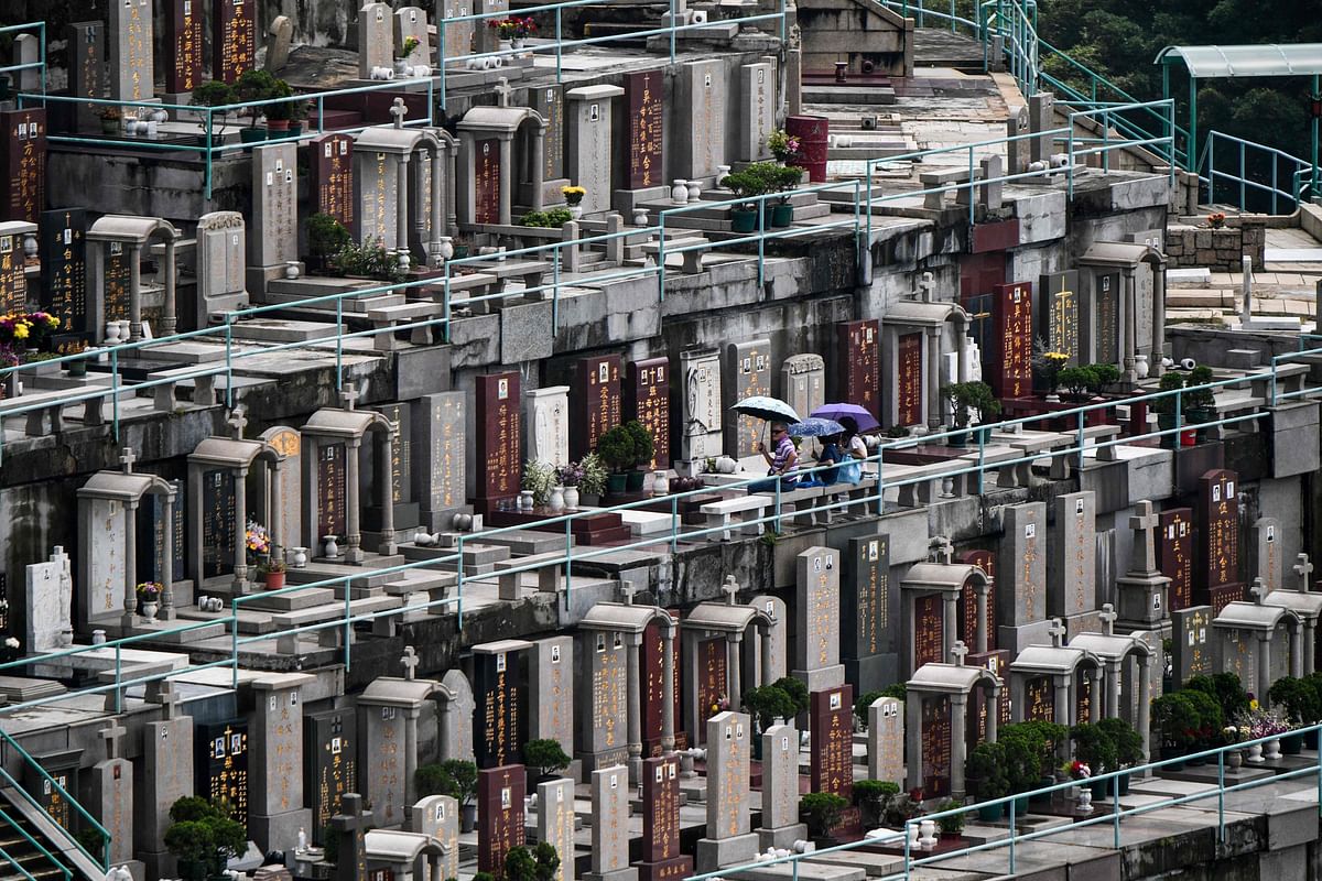 People visit a cemetery to pay respect to their relatives during the Chung Yeung festival in Hong Kong on 7 October 2019. Photo: AFP