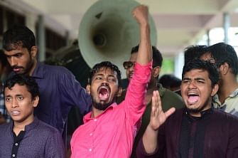 Bangladeshi students of Dhaka University take part in a protest in Dhaka on 7 October 2019. Hundreds of students staged protests in Bangladesh universities after a pupil was allegedly beaten to death by activists of the ruling party hours after he criticised Prime Minister Sheikh Hasina`s water sharing deal with India. Photo: AFP