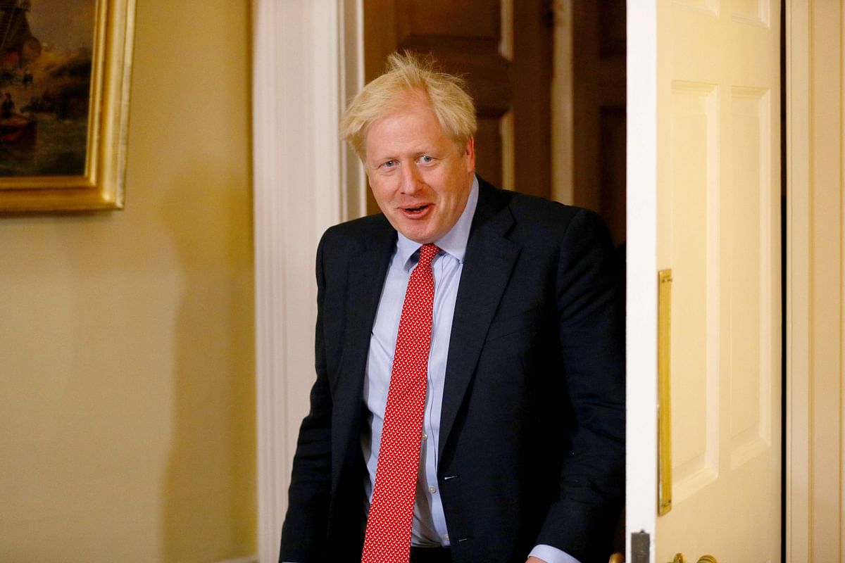 Britain`s prime minister Boris Johnson prepares to greet European Parliament president David Sassoli prior to a private meeting at 10 Downing Street for a meeting in London on 8 October 2019. Photo: AFP