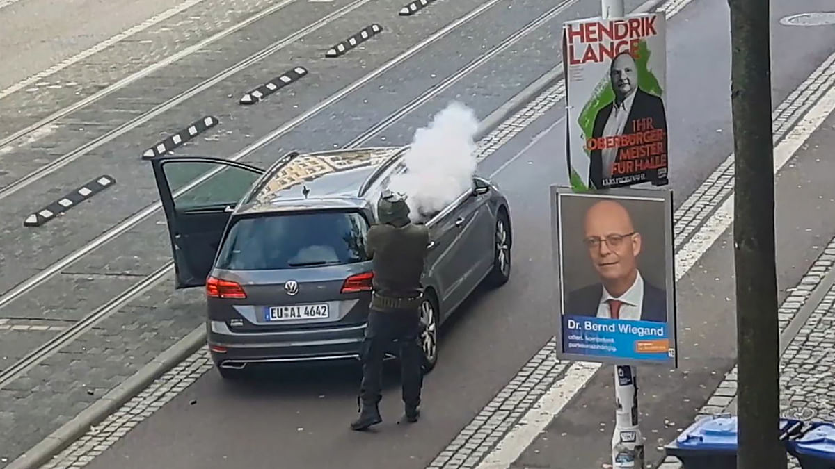 In this screenshot taken from a video by ATV-Studio Halle, a man shoots in the streets of Halle an der Saale, eastern Germany, on 9 October 2019. At least two people were shot dead on 9 October 2019 on a street in Halle, police said, with witnesses saying that the synagogue was among the gunmen`s targets as Jews marked the holy day of Yom Kippur. Photo: AFP