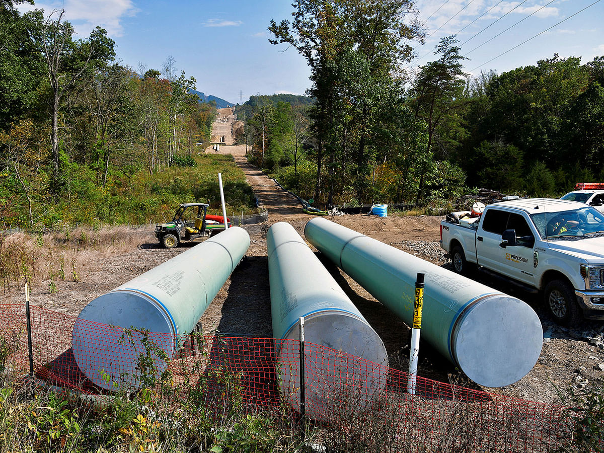 Workers construct the Mountain Valley Pipeline near Elliston, Virginia, US, on 30 September 2019. Photo: Reuters