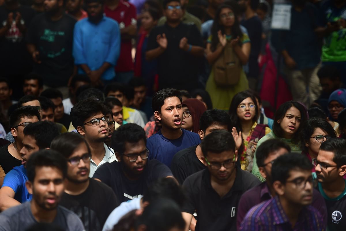 Students of Bangladesh University of Engineering and Technology (BUET) take part in a protest in Dhaka on 9 October 2019, after a pupil was allegedly beaten to death by ruling party activists. Photo: AFP