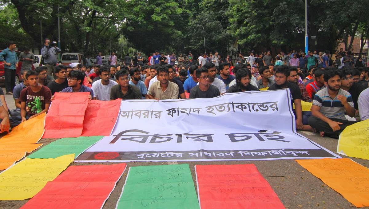 Buet issues notice banning politics, students call off protest. Photo: UNB
