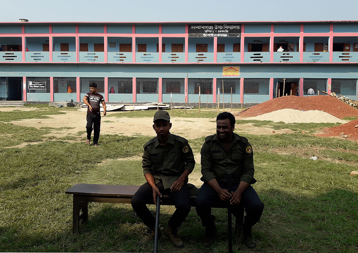 An empty voting centre duing the upazila parishad election at Sadar Nawabganj High School in Chapainawabganj municipal area on 14 October 2019. Photo: Anwar Hossain